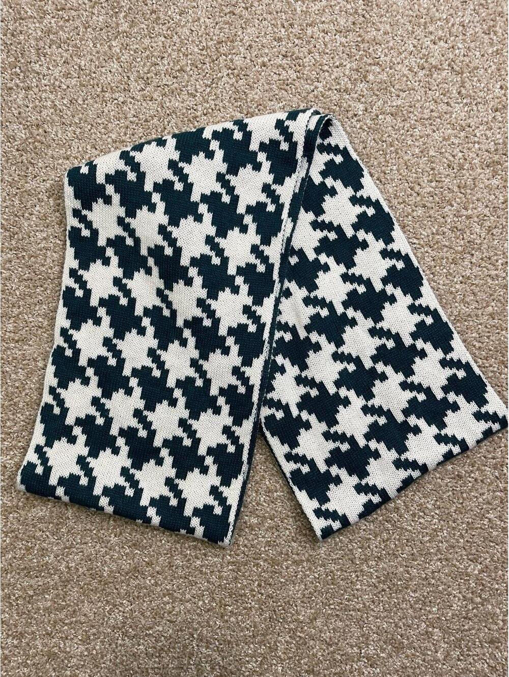 Berkshire Fashions Womens OS Knitted Infinity Winter Scarf Green White Geometric